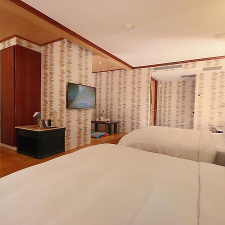Pink Lotus Hotel Тайбей Екстер'єр фото